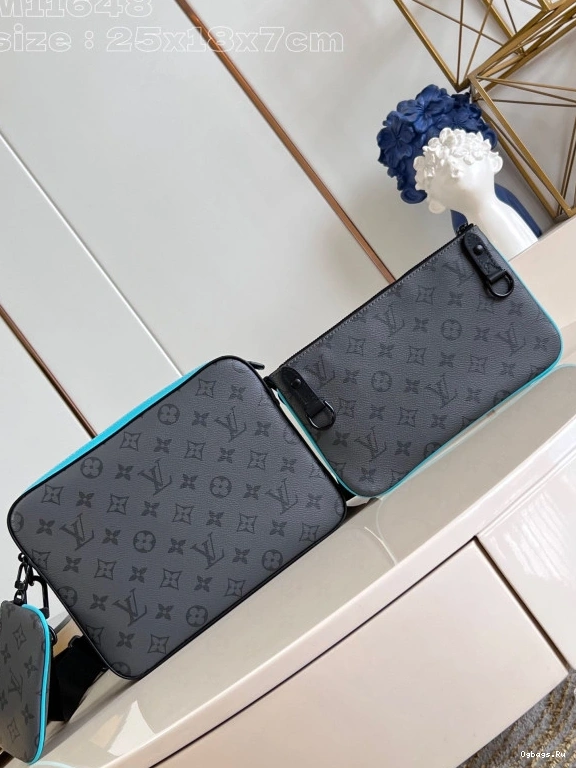VUITTON MESSENGER LOUIS TRIO 0510